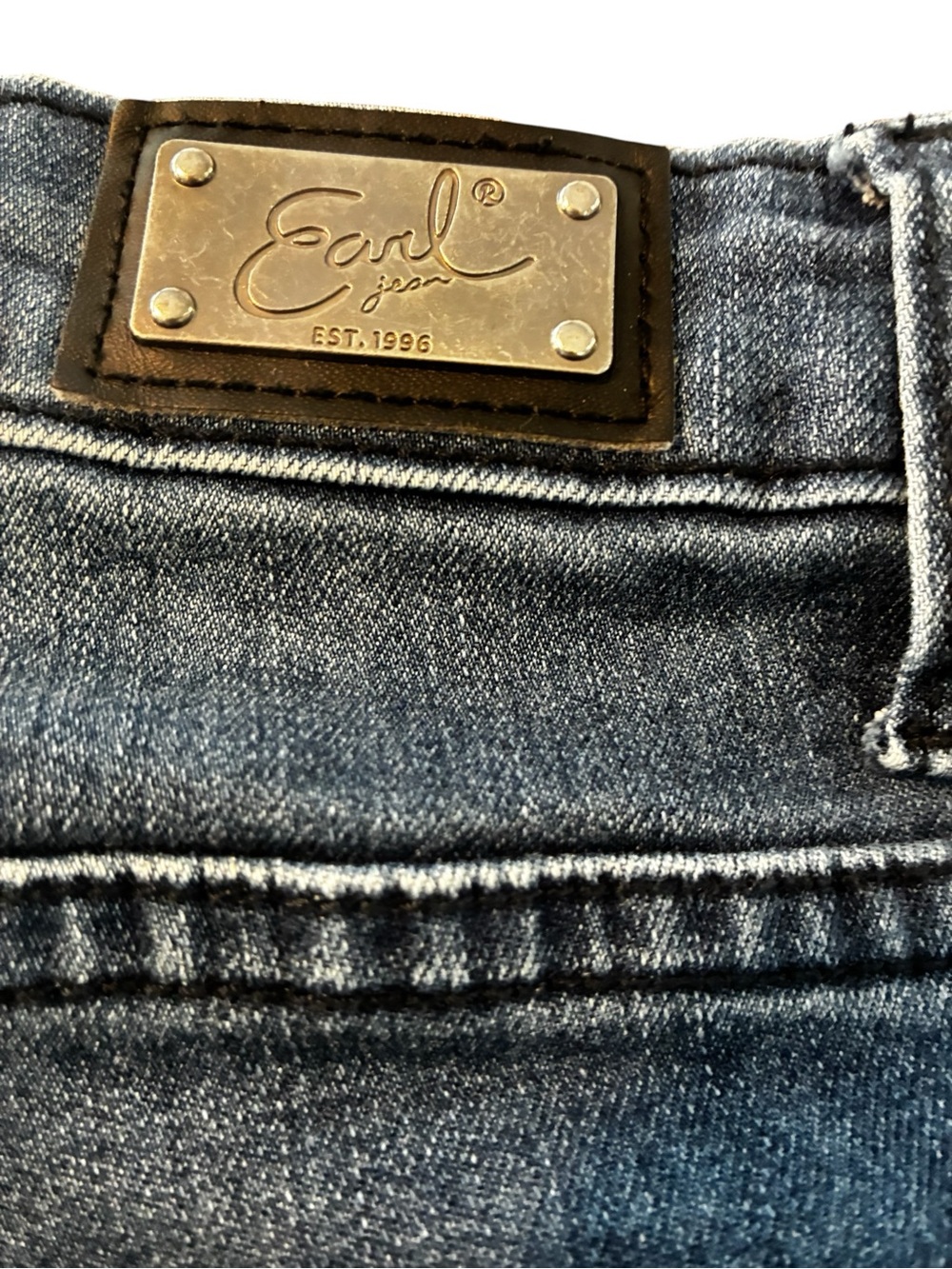 Women's Earl Jeans - Picture 9 of 14